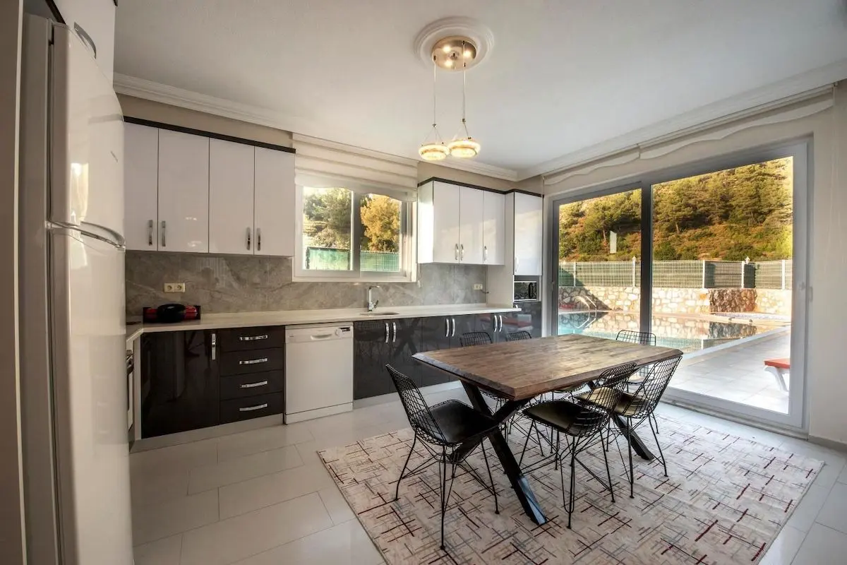 Fitted kitchen